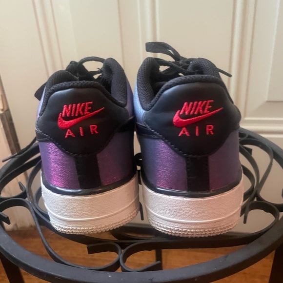 Air Force 1 LV8 Shift GS ‘Hyper Violet Black’ Sneakers - Picture 8 of 8